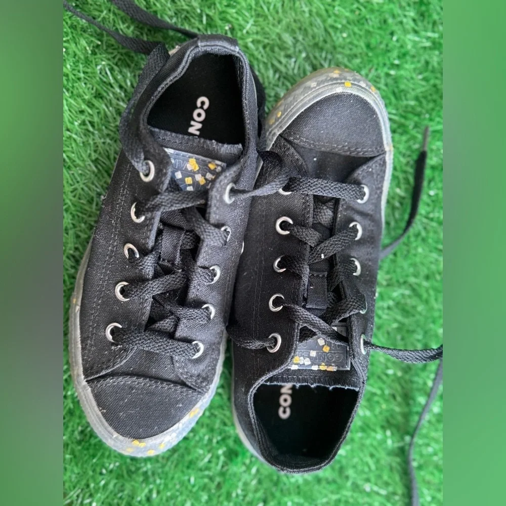 Converse excellent preowned